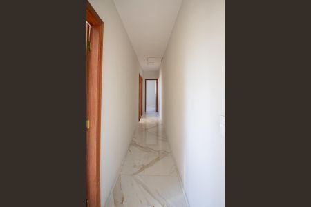 Casa à venda com 180m², 3 quartos e 3 vagas Casa à venda com 180m², 3 quartos e 3 vagasCorredor