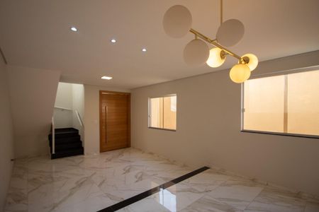 Casa à venda com 180m², 3 quartos e 3 vagas Casa à venda com 180m², 3 quartos e 3 vagasSala