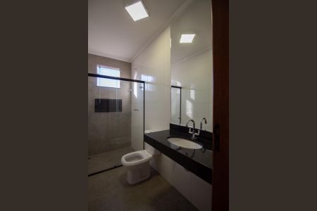 Casa à venda com 180m², 3 quartos e 3 vagas Casa à venda com 180m², 3 quartos e 3 vagasBanheiro Social