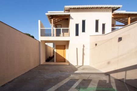 Garagem de casa à venda com 3 quartos, 180m² em Rio Branco, Belo Horizonte