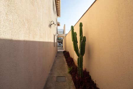Casa à venda com 180m², 3 quartos e 3 vagas Casa à venda com 180m², 3 quartos e 3 vagasCorredor Lateral