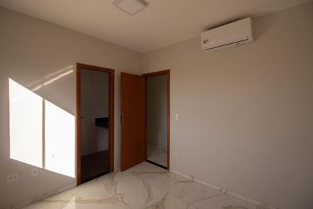 Casa à venda com 180m², 3 quartos e 3 vagas Casa à venda com 180m², 3 quartos e 3 vagasSuíte
