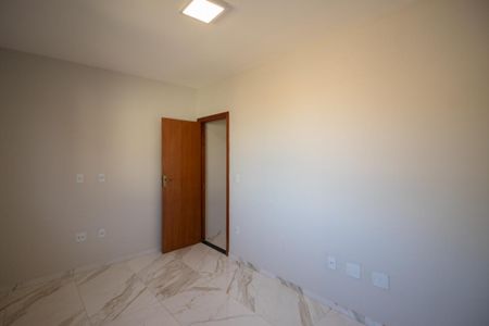 Casa à venda com 180m², 3 quartos e 3 vagas Casa à venda com 180m², 3 quartos e 3 vagasQuarto 2