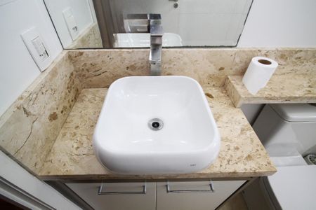 Banheiro de apartamento para alugar com 2 quartos, 53m² em Cemucam, Cotia