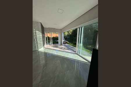 Casa à venda com 248m², 3 quartos e 3 vagas