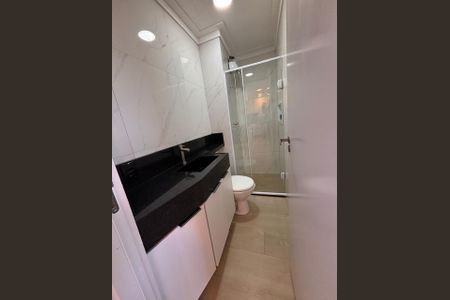 Banheiro de apartamento para alugar com 2 quartos, 33m² em Veleiros, São Paulo
