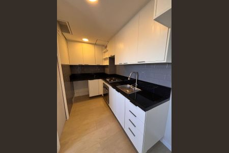 Cozinha de apartamento para alugar com 2 quartos, 33m² em Veleiros, São Paulo