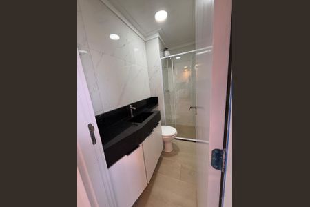 Banheiro de apartamento para alugar com 2 quartos, 33m² em Veleiros, São Paulo