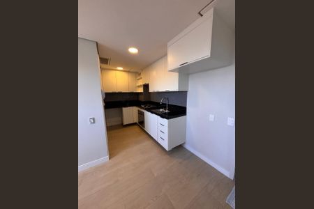 Cozinha de apartamento para alugar com 2 quartos, 33m² em Veleiros, São Paulo