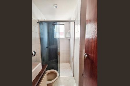 Banheiro Social de apartamento para alugar com 2 quartos, 50m² em Capão Raso, Curitiba