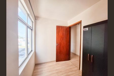 Quarto 1 de apartamento para alugar com 2 quartos, 50m² em Capão Raso, Curitiba
