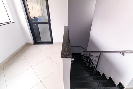 Studio para alugar com 19m², 1 quarto e sem vaga Studio para alugar com 19m², 1 quarto e sem vagaEscada