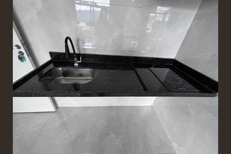 Cozinha de apartamento para alugar com 1 quarto, 33m² em Recreio dos Bandeirantes, Rio de Janeiro