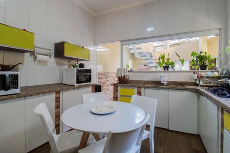 Casa para alugar com 120m², 2 quartos e 2 vagas Casa para alugar com 120m², 2 quartos e 2 vagasCozinha