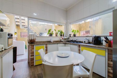 Casa para alugar com 120m², 2 quartos e 2 vagas Casa para alugar com 120m², 2 quartos e 2 vagasCozinha