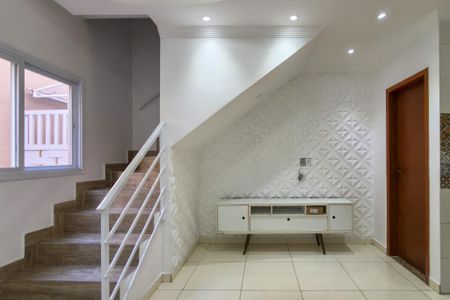 Sala de casa de condomínio para alugar com 2 quartos, 60m² em Vila Sonia, Praia Grande