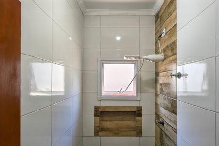 Banheiro 2 de casa de condomínio para alugar com 2 quartos, 60m² em Vila Sonia, Praia Grande