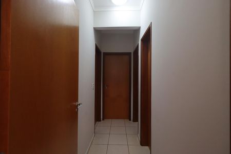 Corredor de apartamento para alugar com 3 quartos, 107m² em Jardim Botânico, Ribeirão Preto