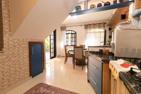 Casa à venda com 200m², 4 quartos e 2 vagas Casa à venda com 200m², 4 quartos e 2 vagasCozinha - Armários