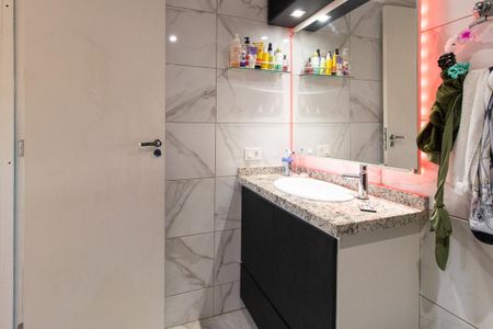 Casa à venda com 200m², 4 quartos e 2 vagas Casa à venda com 200m², 4 quartos e 2 vagasBanheiro da Suíte 2