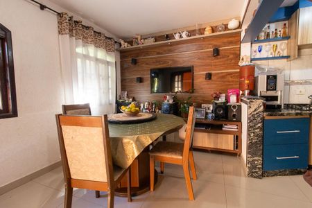 Casa à venda com 200m², 4 quartos e 2 vagas Casa à venda com 200m², 4 quartos e 2 vagasCozinha - Armários