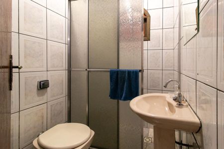 Casa à venda com 200m², 4 quartos e 2 vagas Casa à venda com 200m², 4 quartos e 2 vagasBanheiro Social