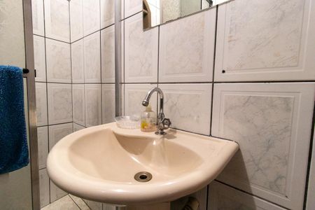 Casa à venda com 200m², 4 quartos e 2 vagas Casa à venda com 200m², 4 quartos e 2 vagasBanheiro Social