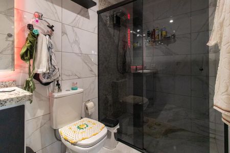 Casa à venda com 200m², 4 quartos e 2 vagas Casa à venda com 200m², 4 quartos e 2 vagasBanheiro da Suíte 2