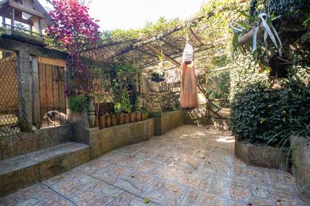 Casa à venda com 200m², 4 quartos e 2 vagas Casa à venda com 200m², 4 quartos e 2 vagasÁrea externa