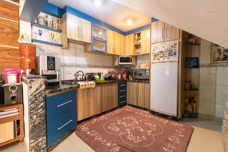 Casa à venda com 200m², 4 quartos e 2 vagas Casa à venda com 200m², 4 quartos e 2 vagasCozinha - Armários