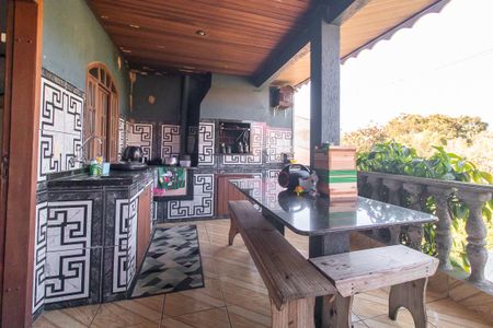 Casa à venda com 200m², 4 quartos e 2 vagas Casa à venda com 200m², 4 quartos e 2 vagasVaranda gourmet