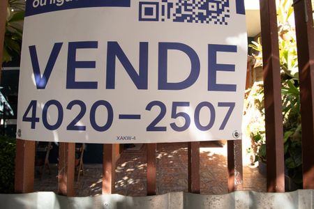 Casa à venda com 200m², 4 quartos e 2 vagas Casa à venda com 200m², 4 quartos e 2 vagasDetalhe