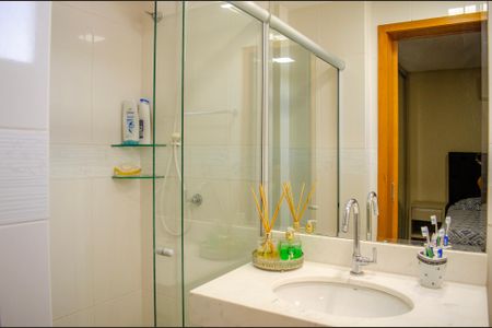 Apartamento à venda com 148m², 3 quartos e 3 vagas Apartamento à venda com 148m², 3 quartos e 3 vagasBanheiro da Suíte 1