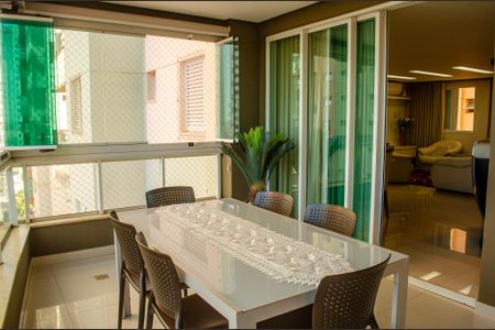 Apartamento à venda com 148m², 3 quartos e 3 vagas Apartamento à venda com 148m², 3 quartos e 3 vagasSacada
