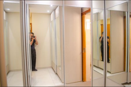 Apartamento à venda com 148m², 3 quartos e 3 vagas Apartamento à venda com 148m², 3 quartos e 3 vagasCloset da suíte 3