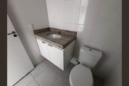 Banheiro de apartamento para alugar com 1 quarto, 33m² em Recreio dos Bandeirantes, Rio de Janeiro