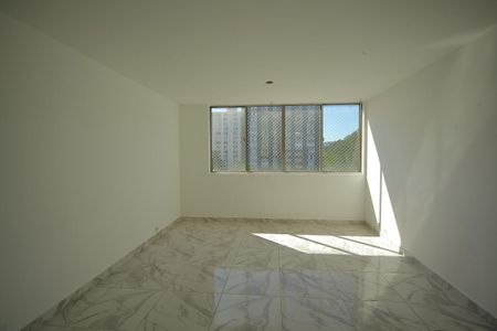 Apartamento à venda com 100m², 2 quartos e 1 vagaSala