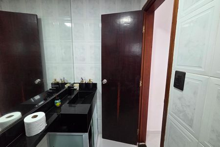 Banheiro da Suíte 1 de apartamento para alugar com 2 quartos, 104m² em Vila Assuncao, Praia Grande