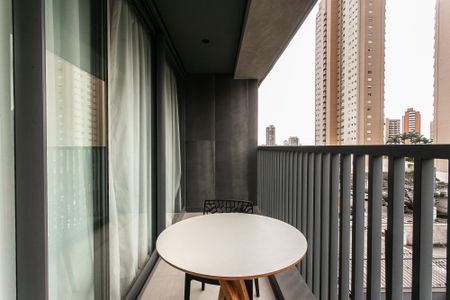 Studio à venda com 31m², 1 quarto e sem vaga Studio à venda com 31m², 1 quarto e sem vagaVaranda