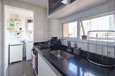 Cozinha de apartamento para alugar com 2 quartos, 51m² em Vila Bertioga, São Paulo