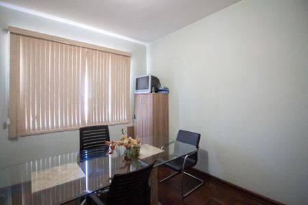 Casa à venda com 500m², 3 quartos e 5 vagas Casa à venda com 500m², 3 quartos e 5 vagasQuarto 1