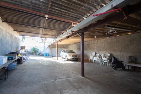 Casa à venda com 500m², 3 quartos e 5 vagas Casa à venda com 500m², 3 quartos e 5 vagasGaragem 2