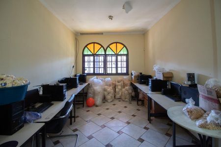 Casa à venda com 500m², 3 quartos e 5 vagas Casa à venda com 500m², 3 quartos e 5 vagasSala 2
