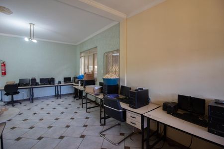 Casa à venda com 500m², 3 quartos e 5 vagas Casa à venda com 500m², 3 quartos e 5 vagasSala 2