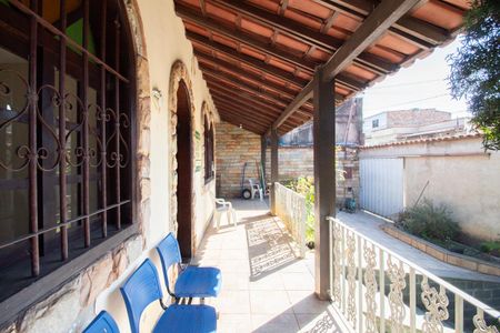 Varanda de casa à venda com 3 quartos, 500m² em Califórnia, Belo Horizonte