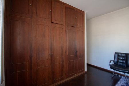 Casa à venda com 500m², 3 quartos e 5 vagas Casa à venda com 500m², 3 quartos e 5 vagasSuíte