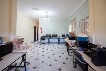 Casa à venda com 500m², 3 quartos e 5 vagas Casa à venda com 500m², 3 quartos e 5 vagasSala 2