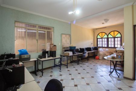 Casa à venda com 500m², 3 quartos e 5 vagas Casa à venda com 500m², 3 quartos e 5 vagasSala 2