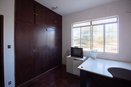 Casa à venda com 500m², 3 quartos e 5 vagas Casa à venda com 500m², 3 quartos e 5 vagasQuarto 2