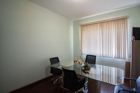 Casa à venda com 500m², 3 quartos e 5 vagas Casa à venda com 500m², 3 quartos e 5 vagasQuarto 1